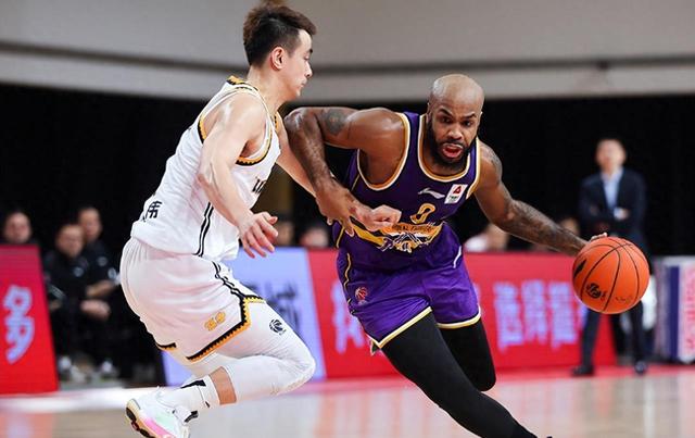 Ning迎来十二赛季出色发挥，法国队观众热烈欢呼！