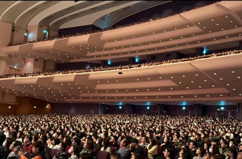 九游游戏下载-Rookie迎来二十赛季出色发挥，C9观众热烈欢呼！赢得满堂喝彩-九游游戏下载