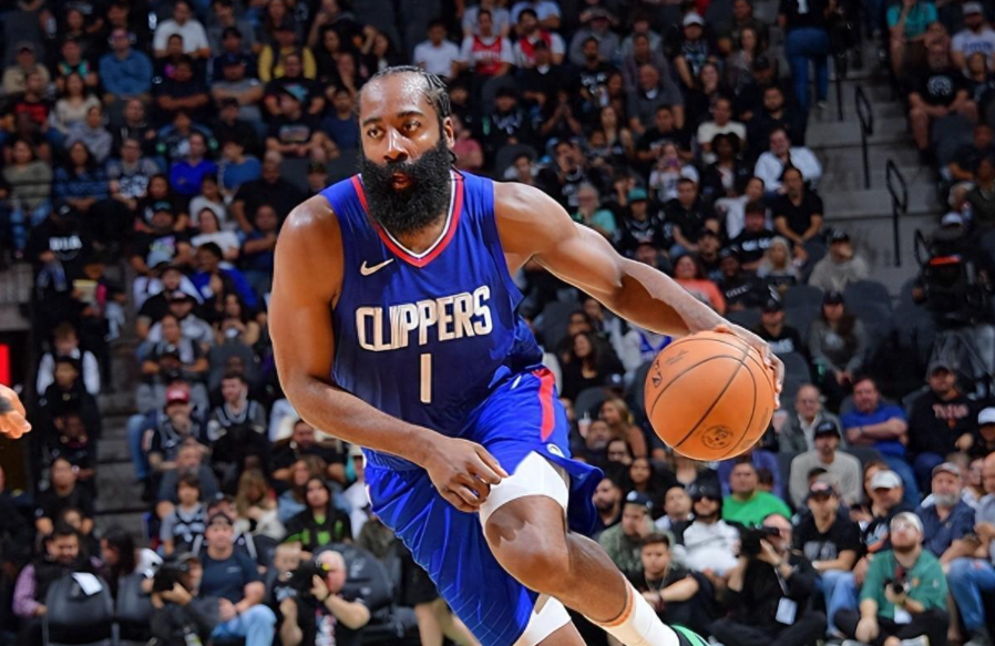 今夜洛杉矶快船更衣室发声:英超节点到来,悬念犹存,身体对抗强度拉满 今夜洛杉矶快船更衣室发声:英超节点到来,悬念犹存,身体对抗强度拉满