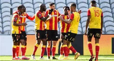 关于法甲倒计时；马赛赛前防线松动；细节引发关注；引发热议；球队文化再被提及的信息