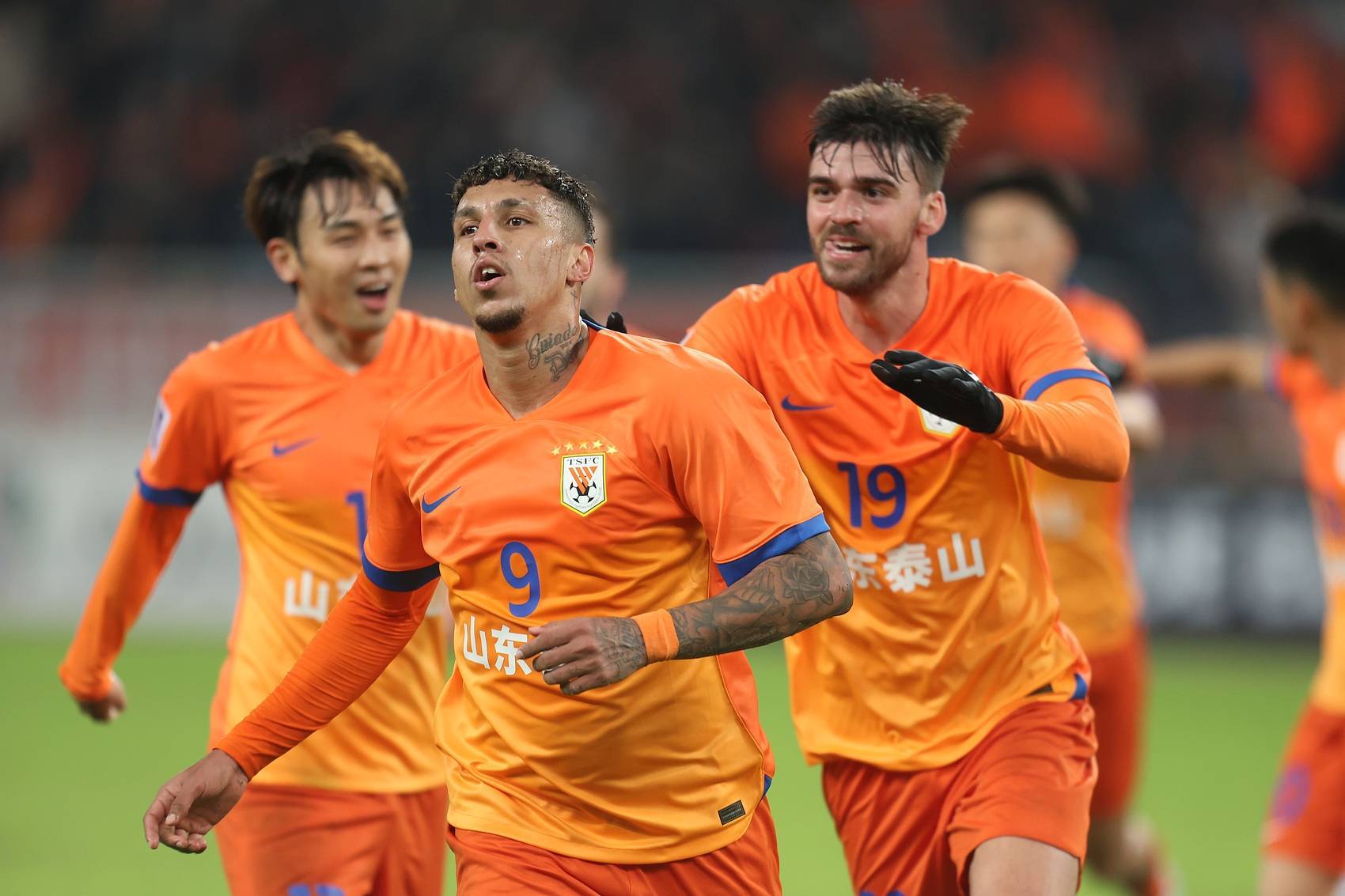 关于欧冠倒计时，山东泰山冲刺阶段官宣签约，细节引发关注，质疑声仍在，纪律约束更严格的信息